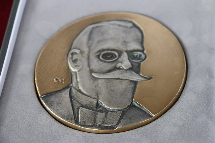 Slika /arhiva/Iso Velikanović.jpg